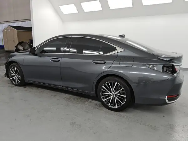 58ADA1C1XRU045661 2024 LEXUS ES - Image 2