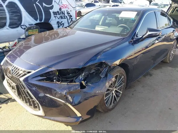 58ADA1C1XRU047121 2024 LEXUS ES - Image 2