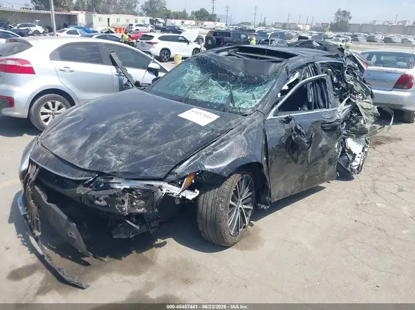 58ADA1C1XRU052335 2024 LEXUS ES - Image 2