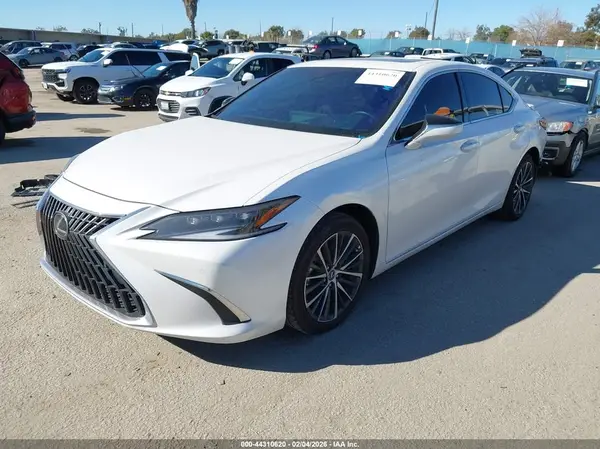 58ADA1C1XSU055872 2025 LEXUS ES - Image 2