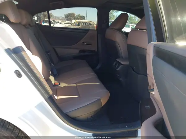 58ADA1C1XSU055872 2025 LEXUS ES - Image 8