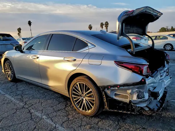 58ADA1C1XSU056939 2025 LEXUS ES - Image 2