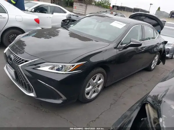 58ADA1C1XSU058898 2025 LEXUS ES - Image 2