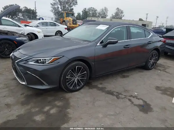 58ADA1C1XSU061221 2025 LEXUS ES - Image 2
