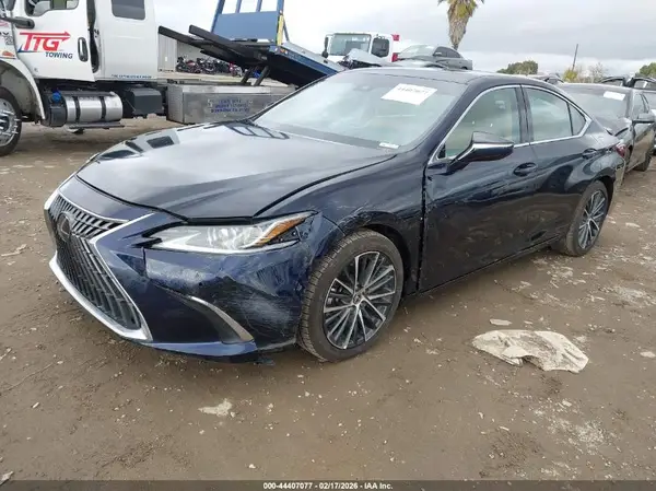 58ADA1C1XSU061364 2025 LEXUS ES - Image 2