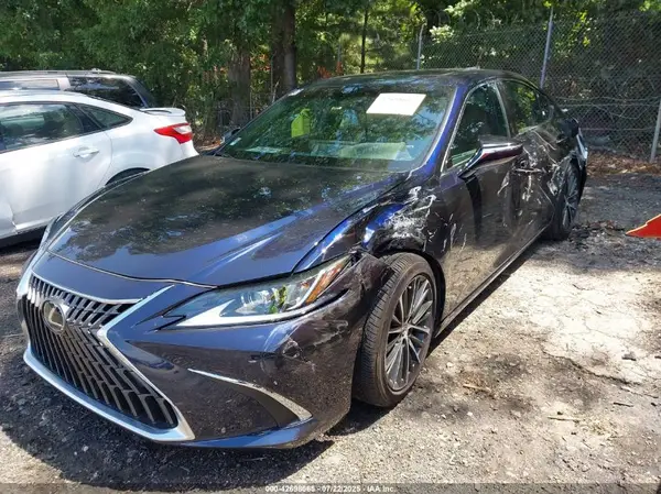 58ADA1C1XSU062031 2025 LEXUS ES - Image 2
