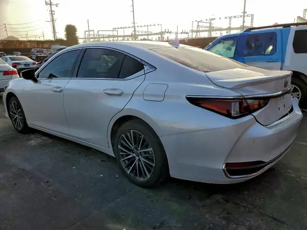 58ADA1C1XSU062224 2025 LEXUS ES - Image 2