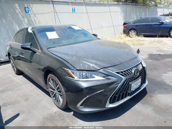 58ADA1C1XSU063910 2025 LEXUS ES - Image 1