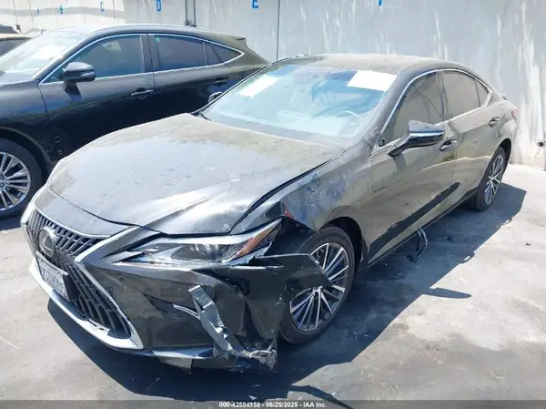 58ADA1C1XSU063910 2025 LEXUS ES - Image 2