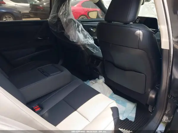 58ADA1C1XSU063910 2025 LEXUS ES - Image 8