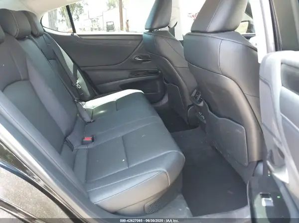 58ADA1C1XSU066709 2025 LEXUS ES - Image 8
