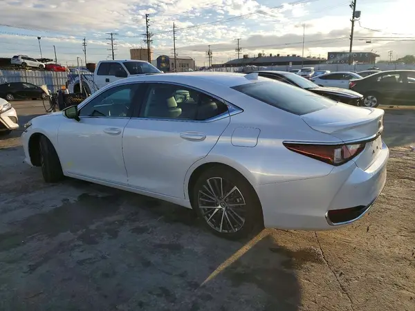 58ADA1C1XSU070047 2025 LEXUS ES - Image 2