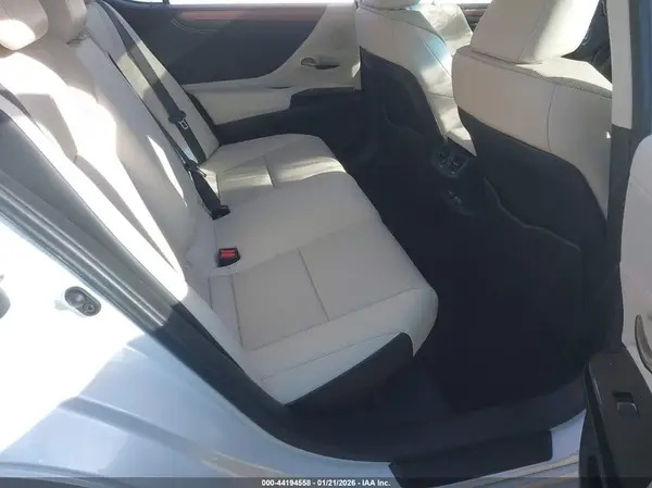 58ADA1C1XSU070744 2025 LEXUS ES - Image 8