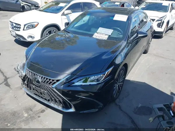 58ADA1C1XSU073532 2025 LEXUS ES - Image 2