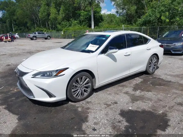 58ADZ1B10LU052331 2020 LEXUS ES - Image 2