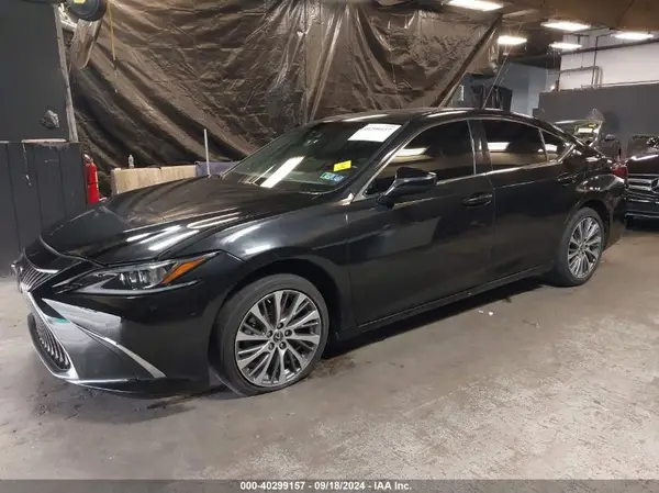 58ADZ1B10LU053804 2020 LEXUS ES - Image 2
