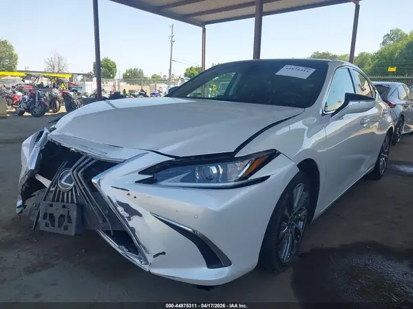 58ADZ1B10LU061594 2020 LEXUS ES - Image 2