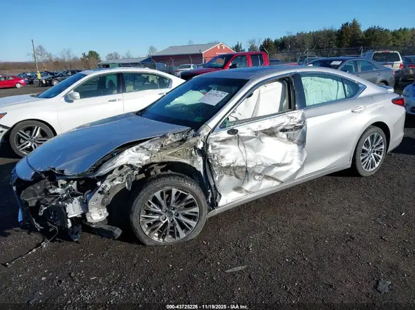 58ADZ1B10LU070859 2020 LEXUS ES - Image 2