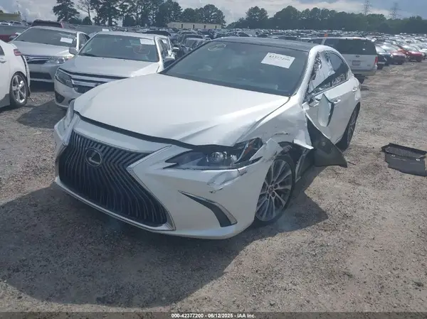 58ADZ1B10MU101321 2021 LEXUS ES - Image 2