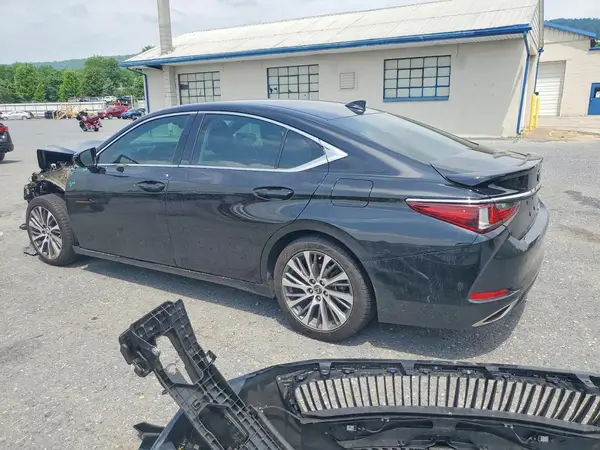 58ADZ1B10MU110925 2021 LEXUS ES - Image 2