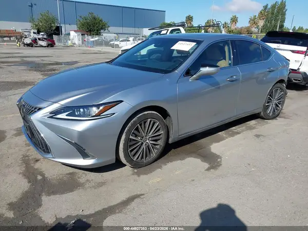 58ADZ1B10NU117505 2022 LEXUS ES - Image 2