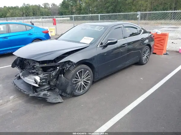 58ADZ1B10NU126639 2022 LEXUS ES - Image 2