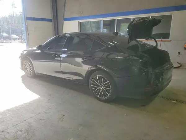 58ADZ1B10NU137933 2022 LEXUS ES - Image 2