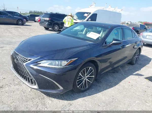 58ADZ1B10RU162823 2024 LEXUS ES - Image 2