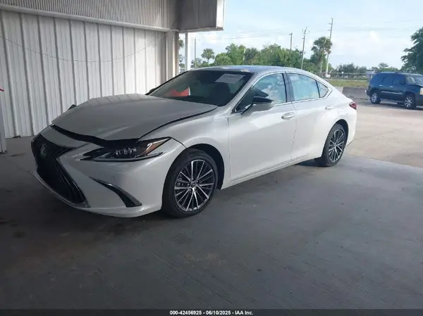 58ADZ1B10SU194502 2025 LEXUS ES - Image 2