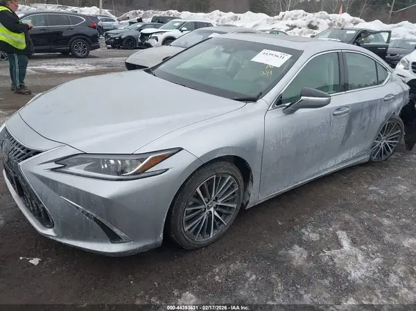58ADZ1B10SU218913 2025 LEXUS ES - Image 2