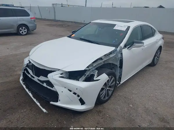58ADZ1B11LU053777 2020 LEXUS ES - Image 2