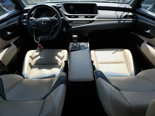 58ADZ1B11LU056453 2020 LEXUS ES - Image 8