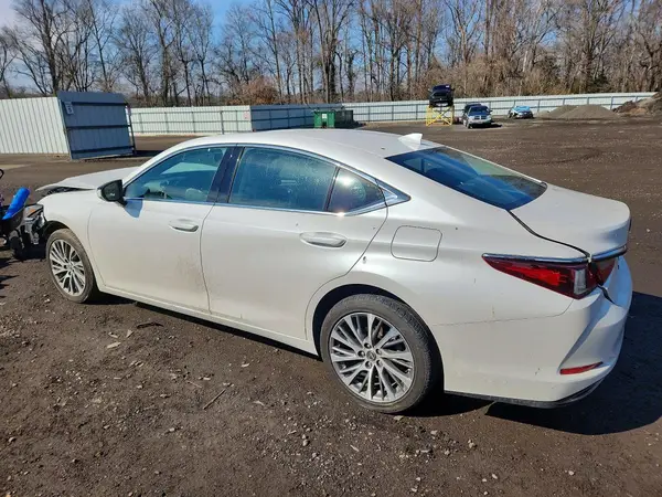 58ADZ1B11LU056839 2020 LEXUS ES - Image 2
