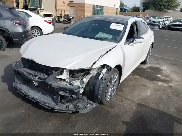 58ADZ1B11LU059028 2020 LEXUS ES - Image 2