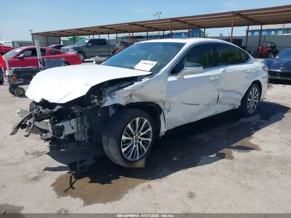 58ADZ1B11LU059966 2020 LEXUS ES - Image 2