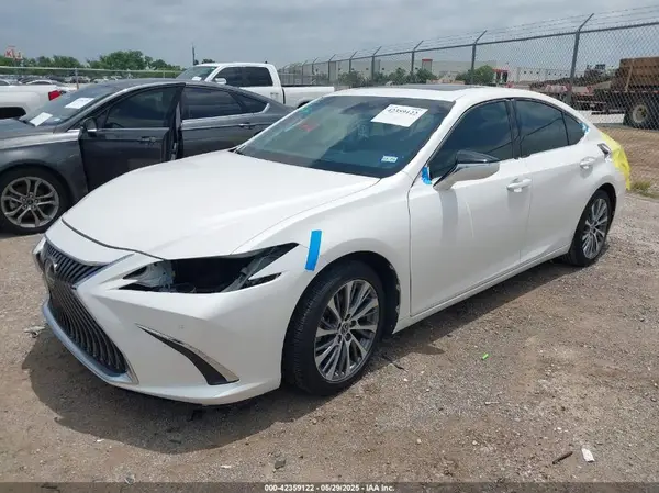 58ADZ1B11LU063578 2020 LEXUS ES - Image 2