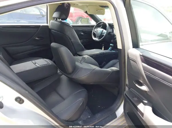 58ADZ1B11LU068649 2020 LEXUS ES - Image 8