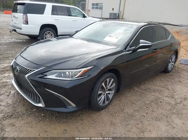 58ADZ1B11LU070725 2020 LEXUS ES - Image 2