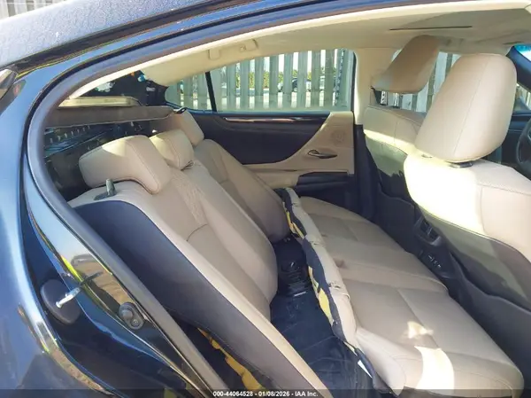 58ADZ1B11LU071681 2020 LEXUS ES - Image 8