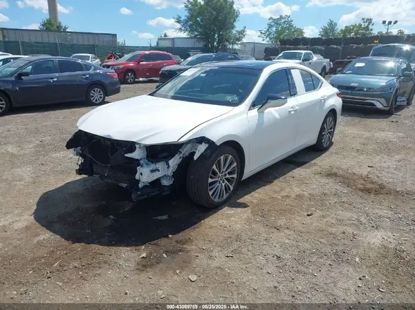 58ADZ1B11LU073415 2020 LEXUS ES - Image 2