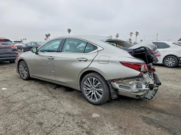 58ADZ1B11LU080543 2020 LEXUS ES - Image 2
