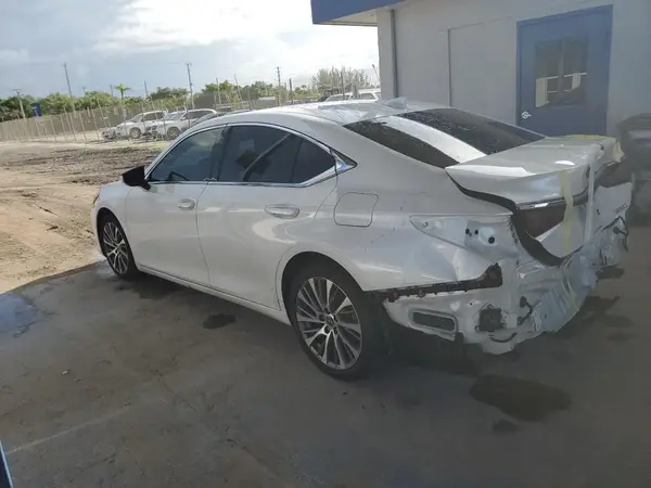 58ADZ1B11LU082180 2020 LEXUS ES - Image 2
