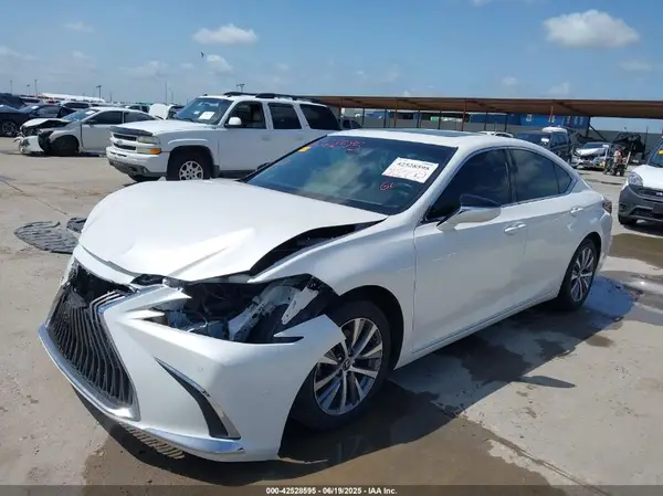 58ADZ1B11MU084108 2021 LEXUS ES - Image 2