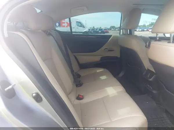 58ADZ1B11MU087753 2021 LEXUS ES - Image 8
