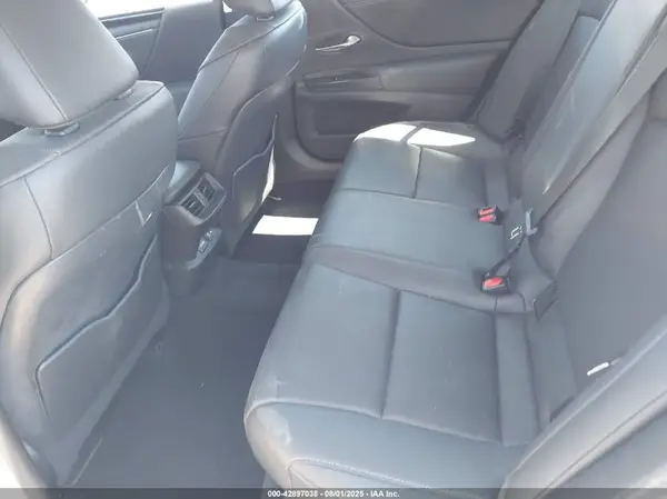 58ADZ1B11MU095576 2021 LEXUS ES - Image 8