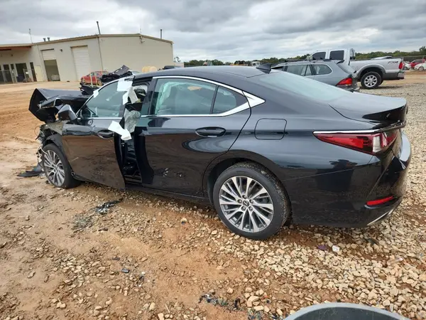 58ADZ1B11MU096193 2021 LEXUS ES - Image 2