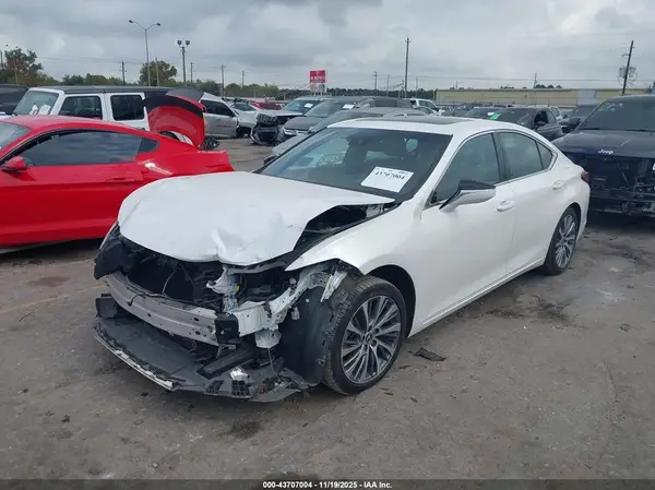 58ADZ1B11MU099563 2021 LEXUS ES - Image 2