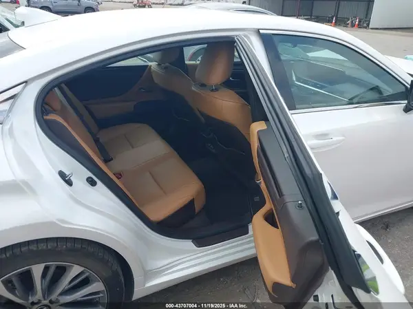 58ADZ1B11MU099563 2021 LEXUS ES - Image 8