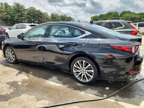 58ADZ1B11MU105040 2021 LEXUS ES - Image 2