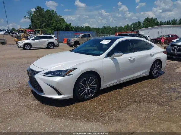58ADZ1B11NU117996 2022 LEXUS ES - Image 2